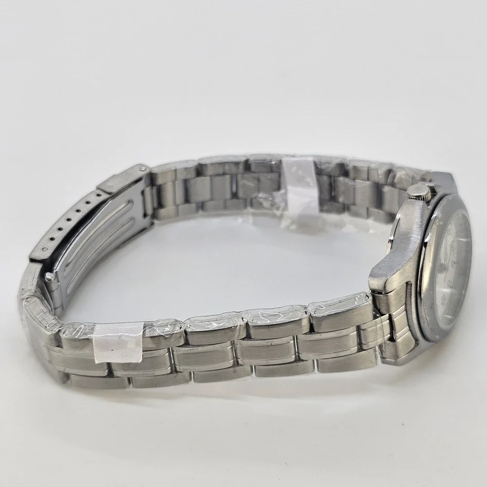 Peets Coffee Women's Analog Watch 27MM Gray Dial Date Gray Bands 7